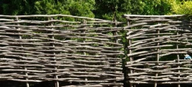 Как сделать плетень на дачу